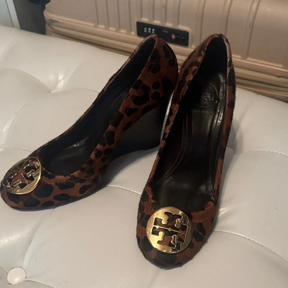 Tory Burch Leopard Print Wedges - Picture 9 of 9